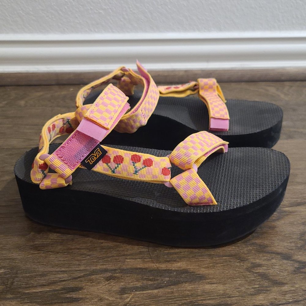 Teva Universal Flatform Sandals Size 8 Picnic Cherries/Rosebloom